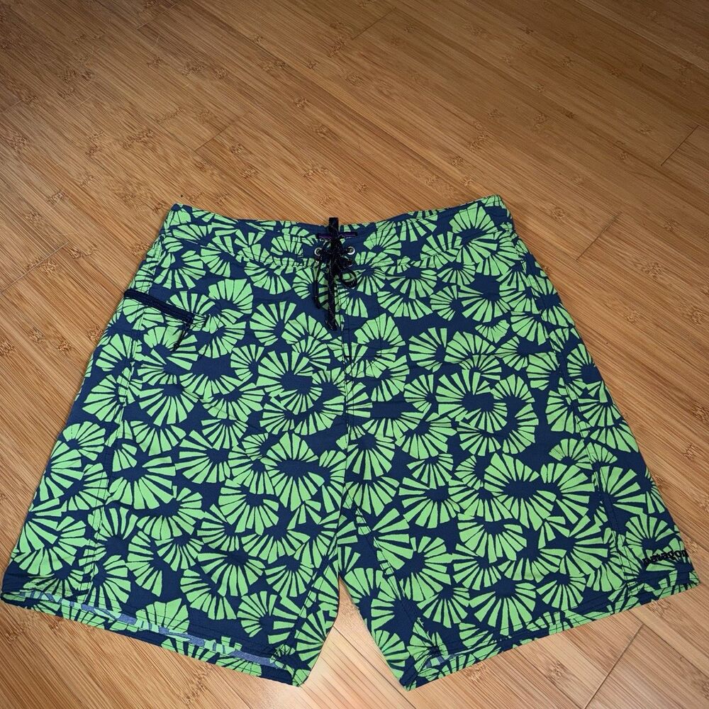 Patagonia Wavefarer Board Shorts Mens 32 Green Navy Geometric Fan Swim Trunks 9”